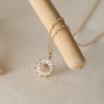 18K Gold Plated 
Elegant Luxurious Shiny Flower  Necklace