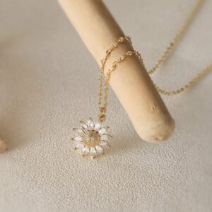 18K Gold Plated 
Elegant Luxurious Shiny Flower  Necklace